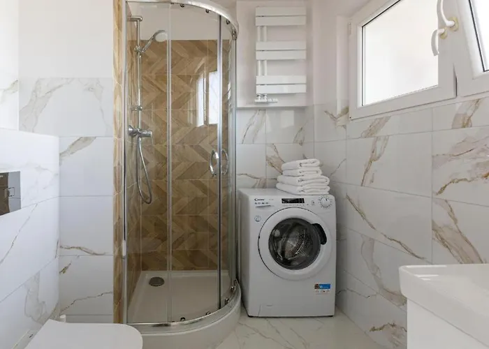 Golden - Rynek Square - Monopol Wrocław