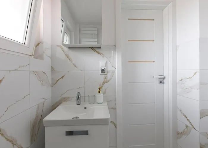 Golden - Rynek Square - Monopol