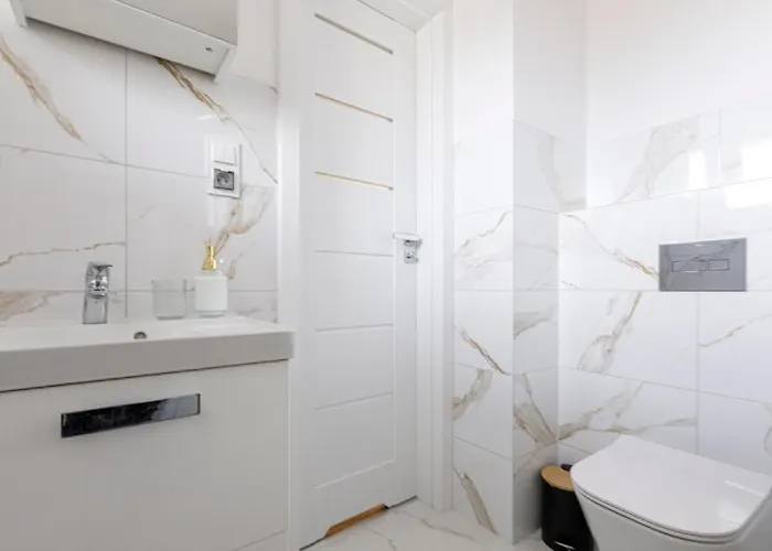 Golden - Rynek Square - Monopol